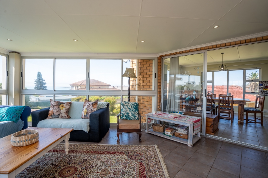 5 Bedroom Property for Sale in Kidds Beach Eastern Cape